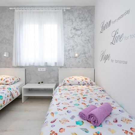 Apartment Blazi Njivice Eksteriør billede