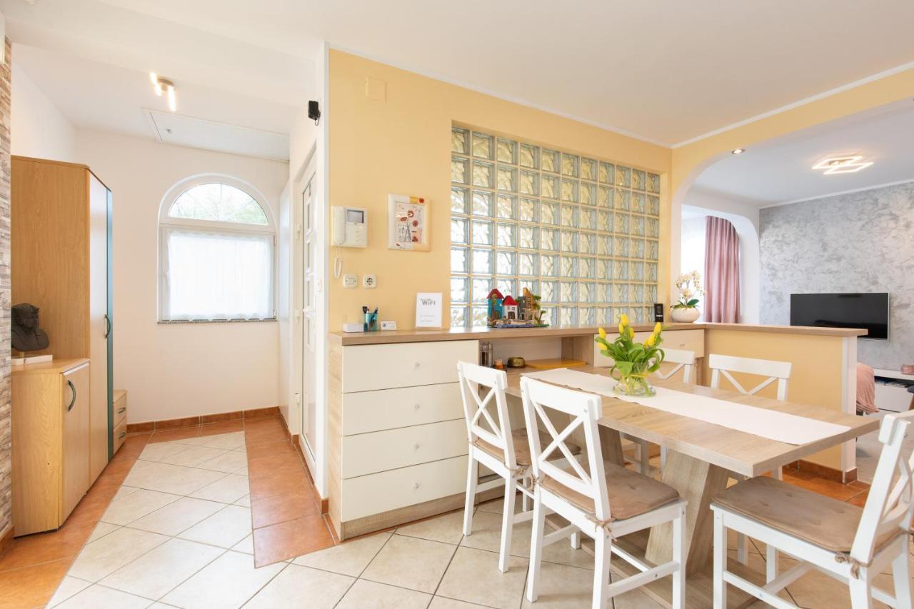 Apartment Blazi Njivice Eksteriør billede